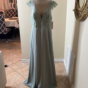 NWT long cap sleeve with illusion size 14